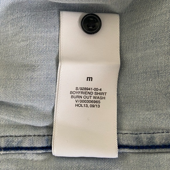 The GAP Boyfriend Shirt in Burn out Wash - Picture 4 of 7